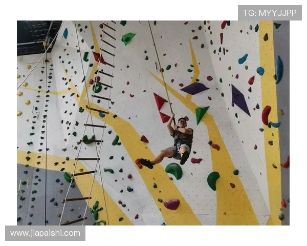 深圳滑板队在攀岩联赛中的耐力表现分析与点评