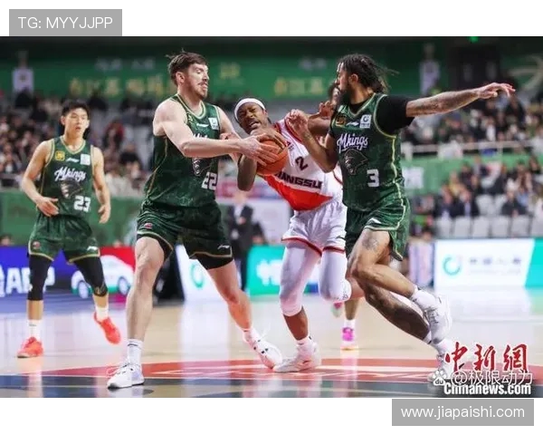 CBA新疆队与广州队激战成焦点比分悬念引发球迷热议