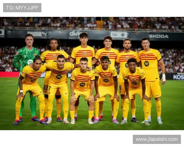 尤文图斯与巴萨巅峰对决海报展现足球激情与荣耀之战