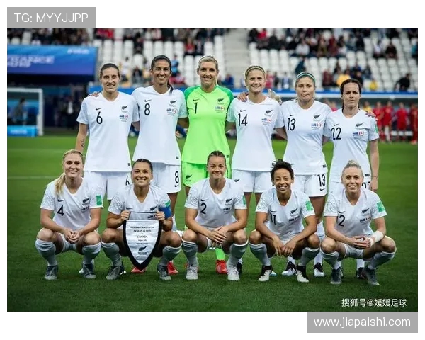 端典女足迎战加拿大队全力争胜展现拼搏精神与团队合作 端典女足迎战加拿大队全力争胜展现拼搏精神与团队合作